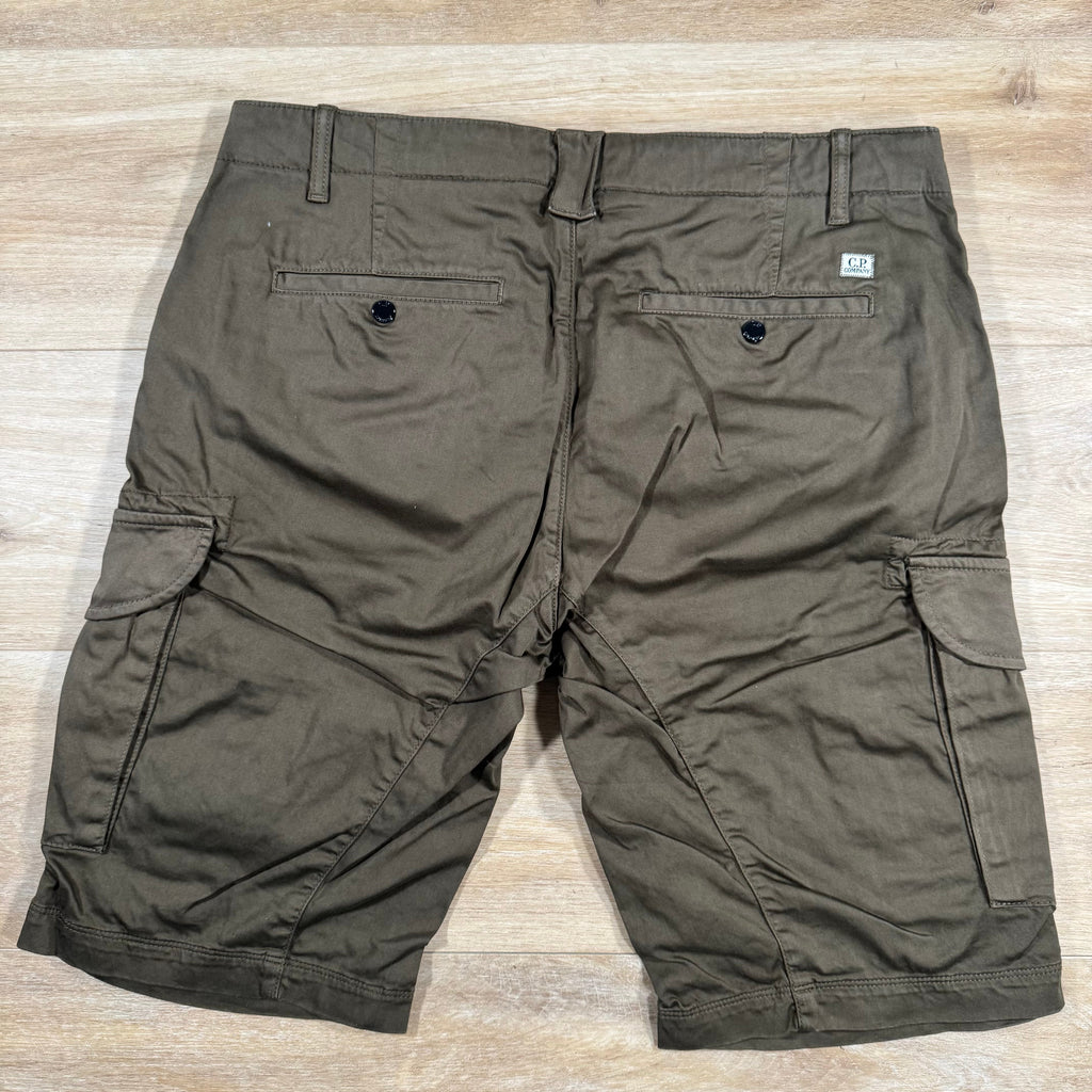 CP Company Stretch Sateen Lens Cargo Shorts in Ivy Green