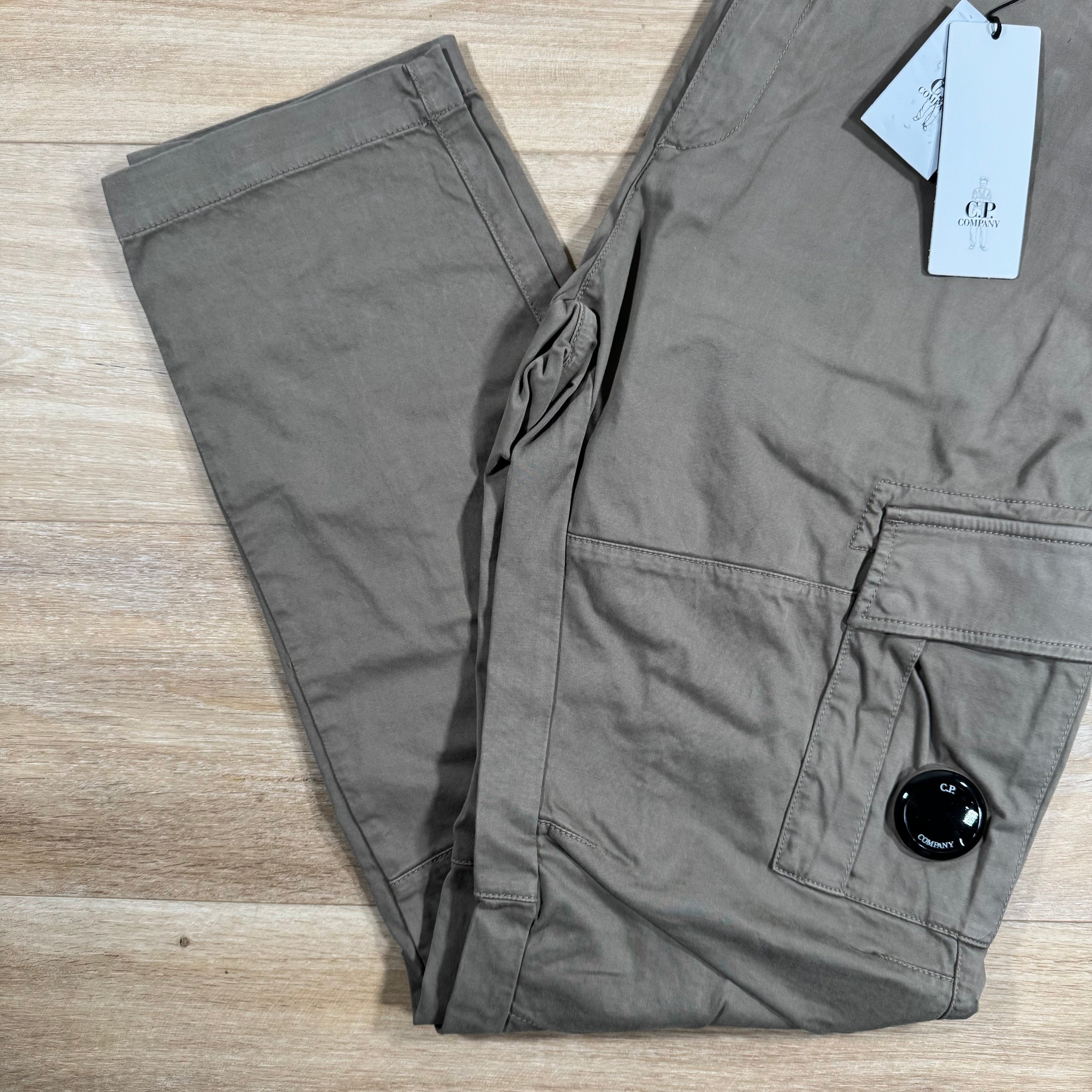 CP Company Stretch Sateen Lens Cargo Pants in Walnut